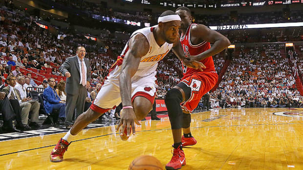 131029235624-lebron-james-miami-heat-chicago-bulls-single-image-cut.jpg
